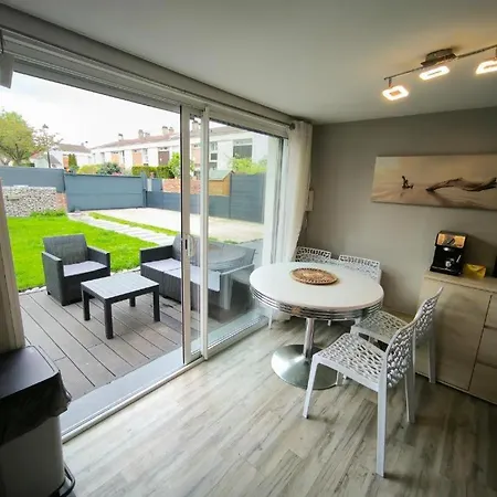 Havre De Paix Avec Jardin Privatif Et Parking Gratuit A 15 Min De Versailles Lejlighed Montigny-le-Bretonneux
